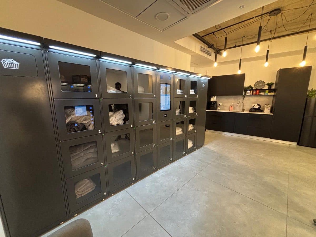 חדר התצוגה של LastMile, קיר מכונות TowelBox